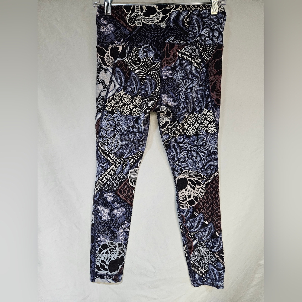 Athleta Floral Patchwork Salutation Tight Legging… - image 3